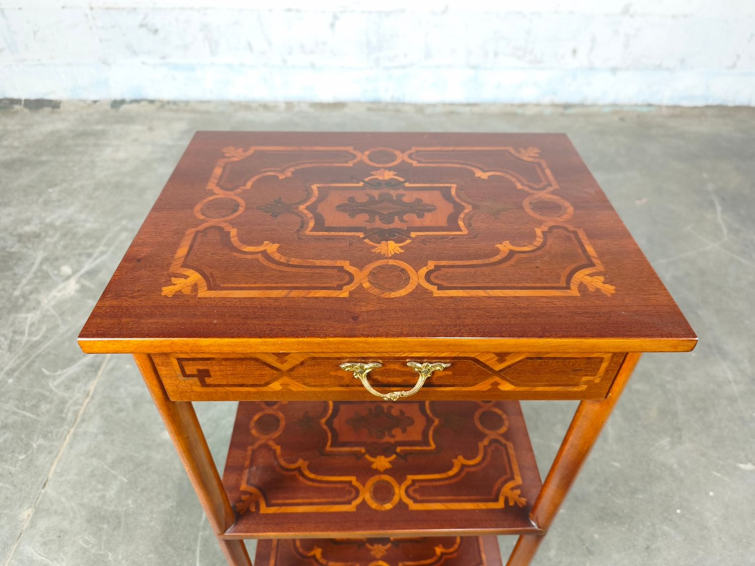 Three-tier table with marquetry
