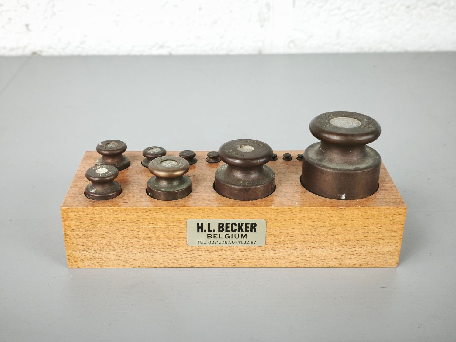 Complete set of weights