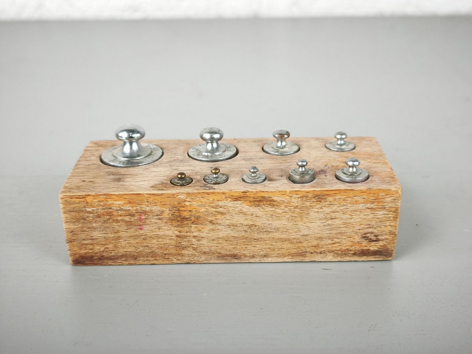 Complete set of weights
