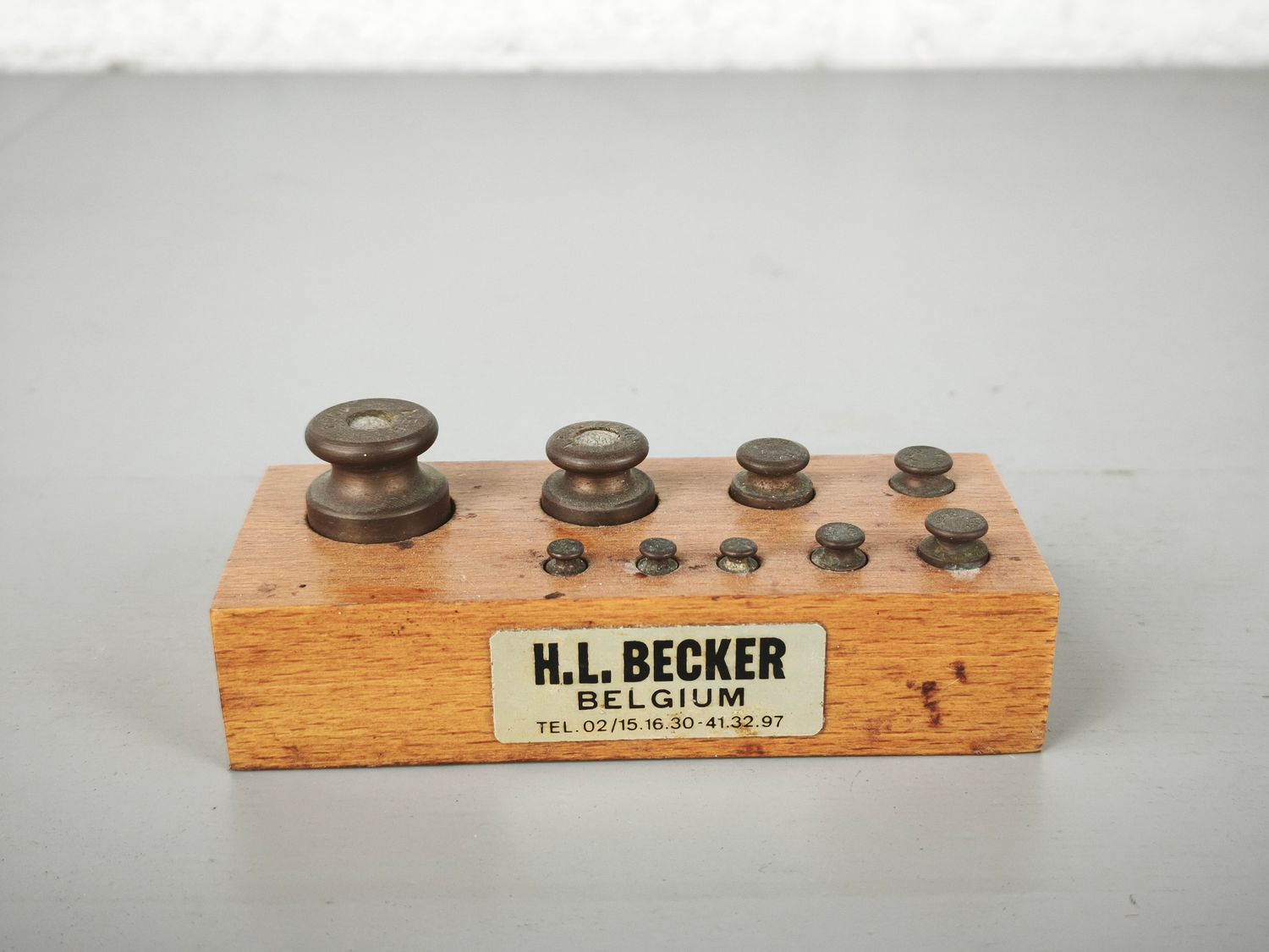Complete set of weights