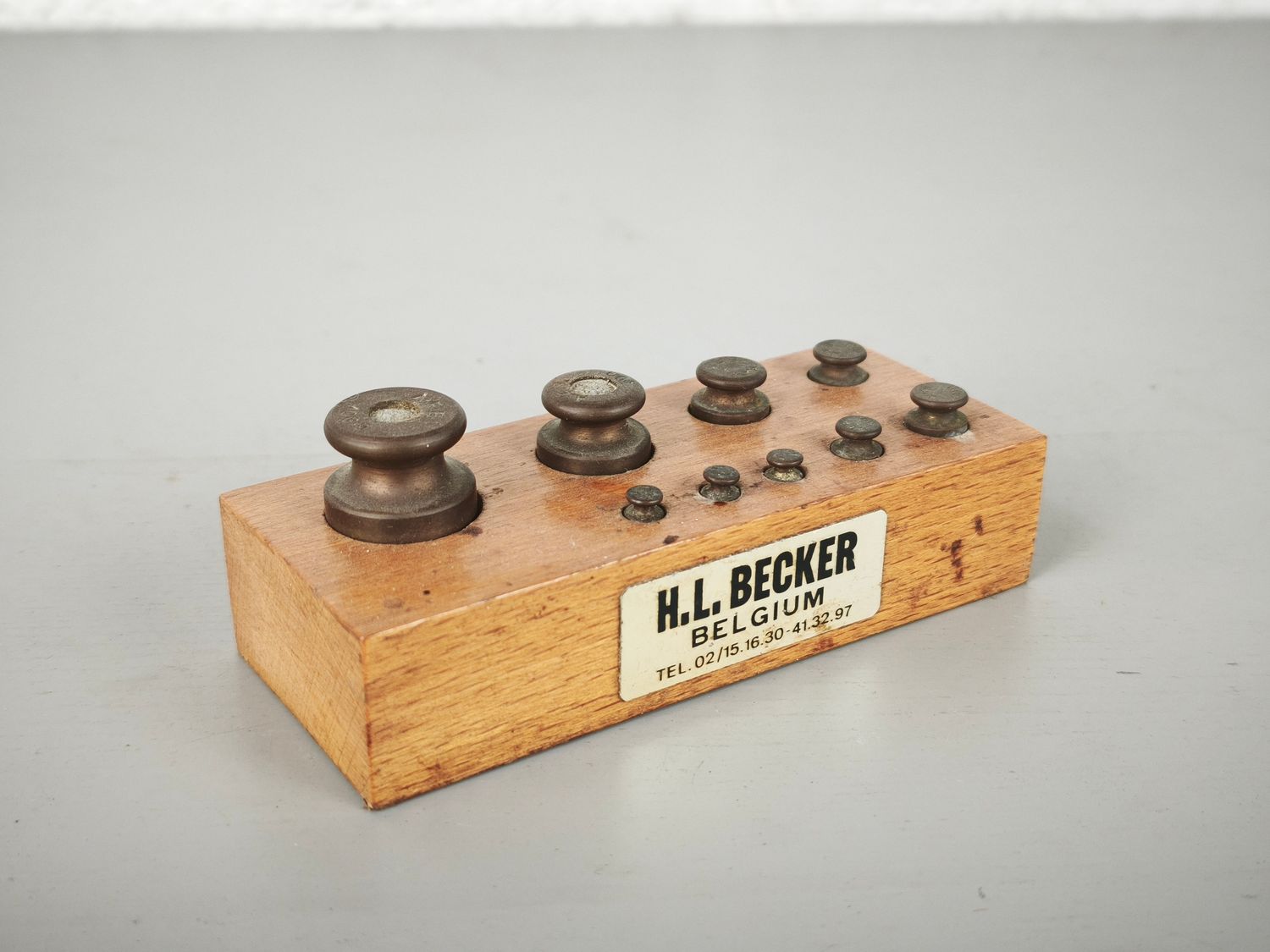 Complete set of weights