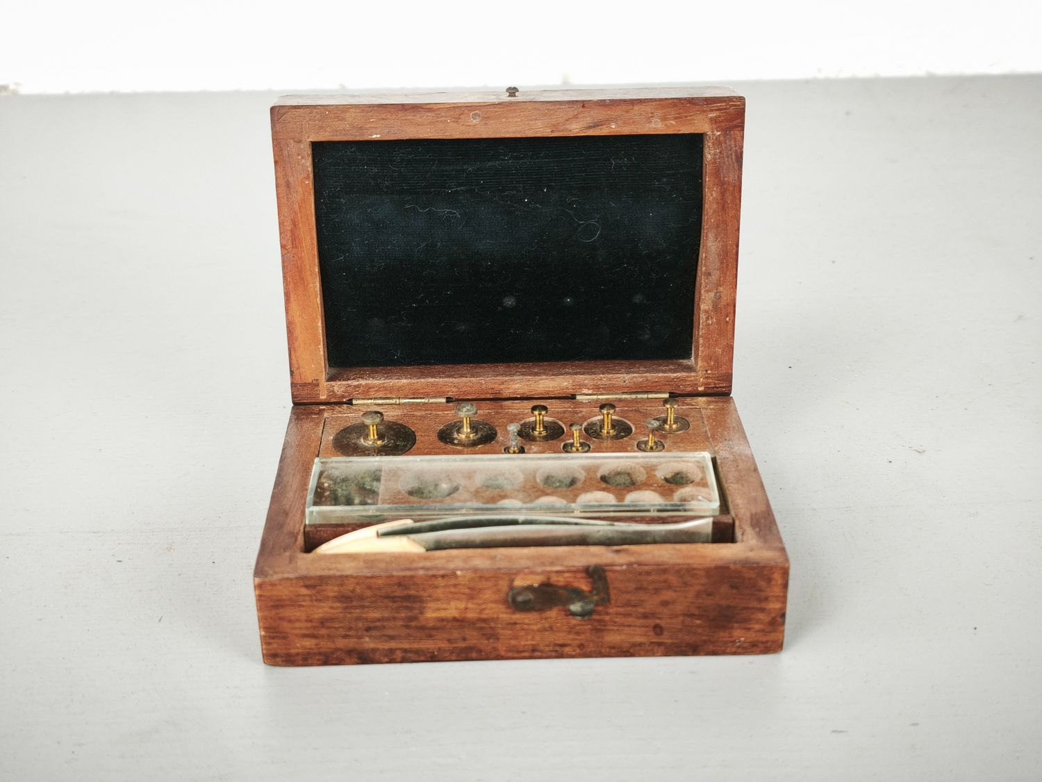 Complete set of weights
