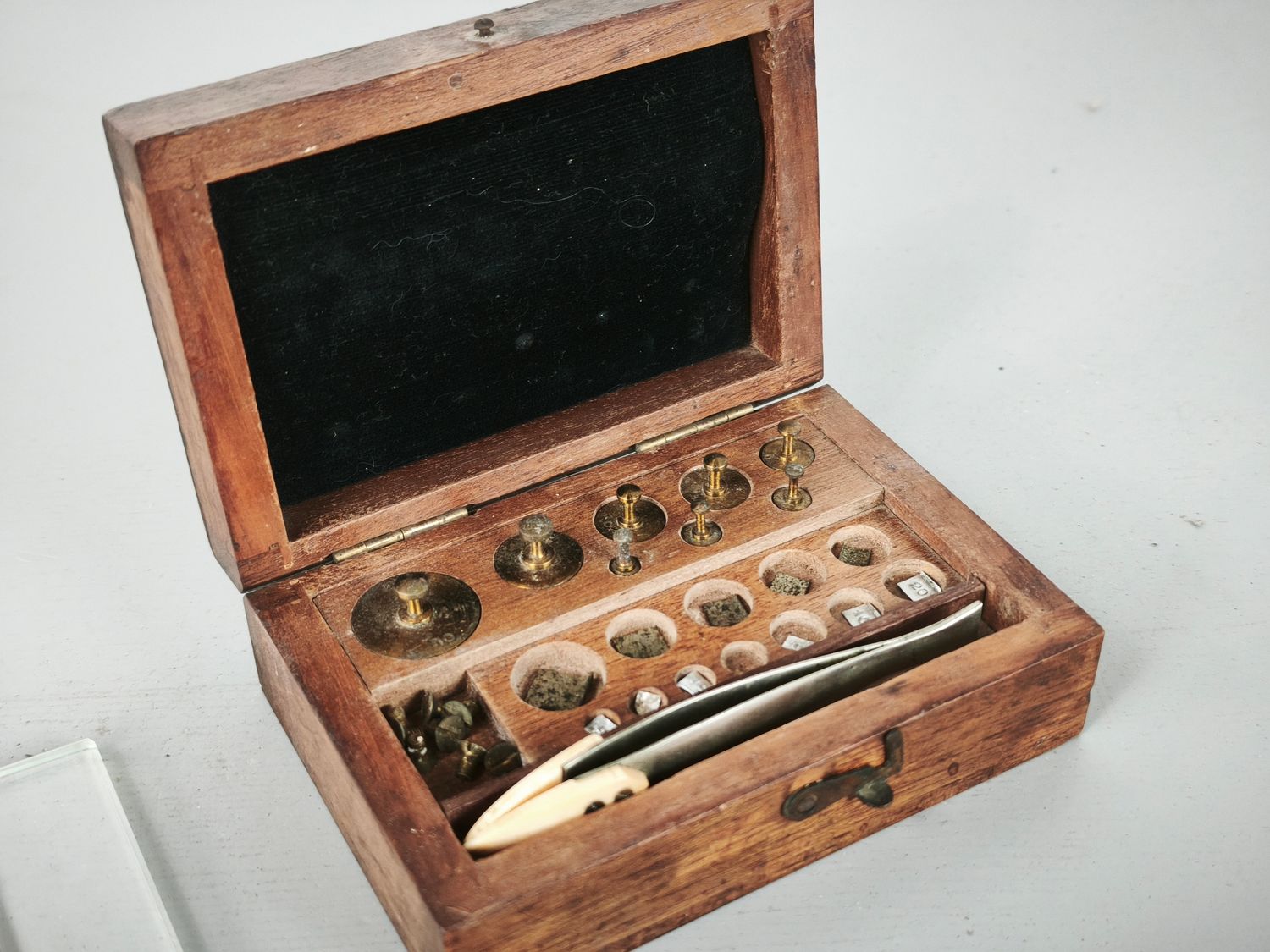 Complete set of weights