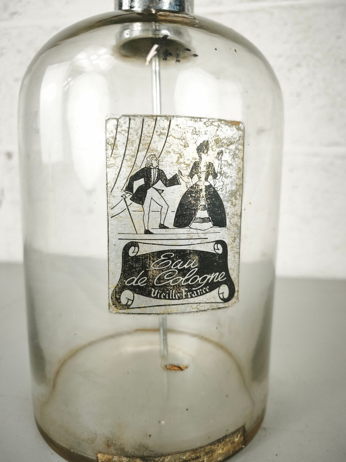 Eau de cologne dispenser