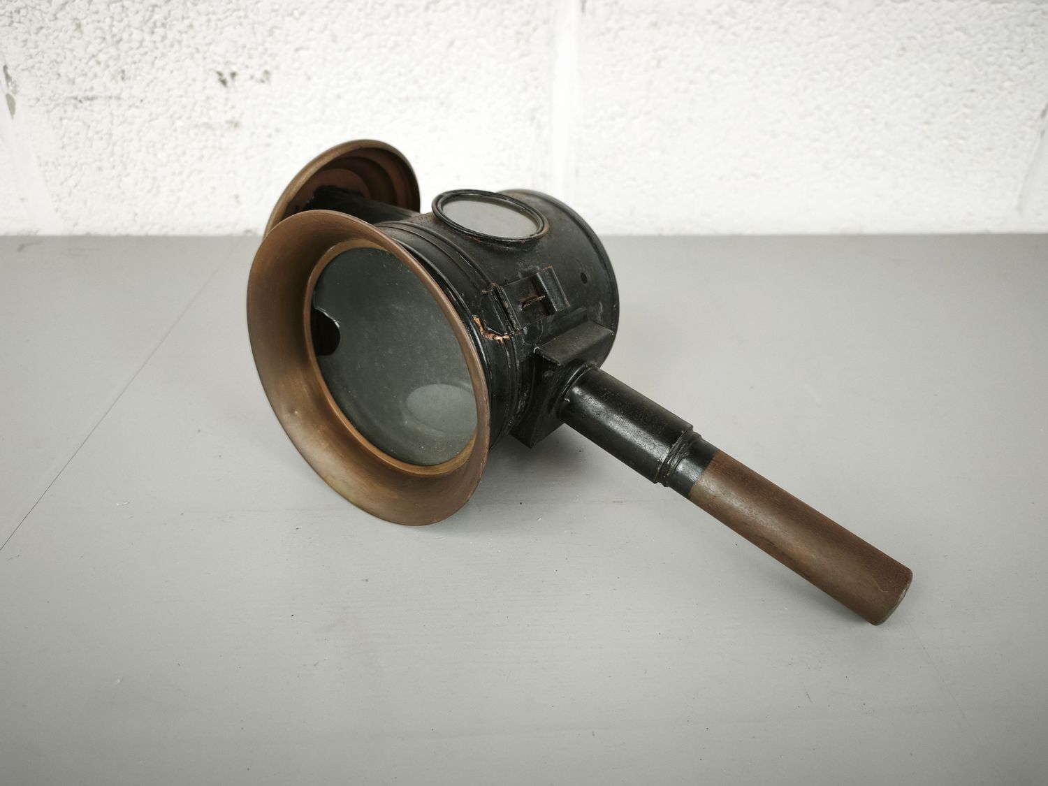 Antique carriage lamp
