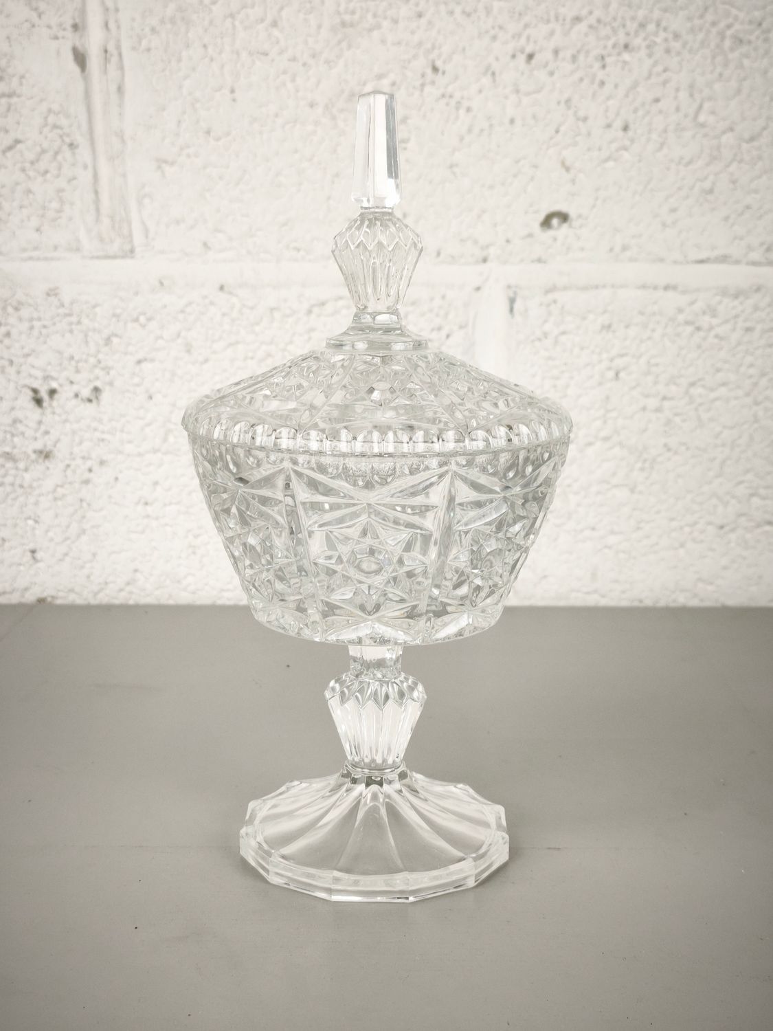 Large crystal bonbonnière
