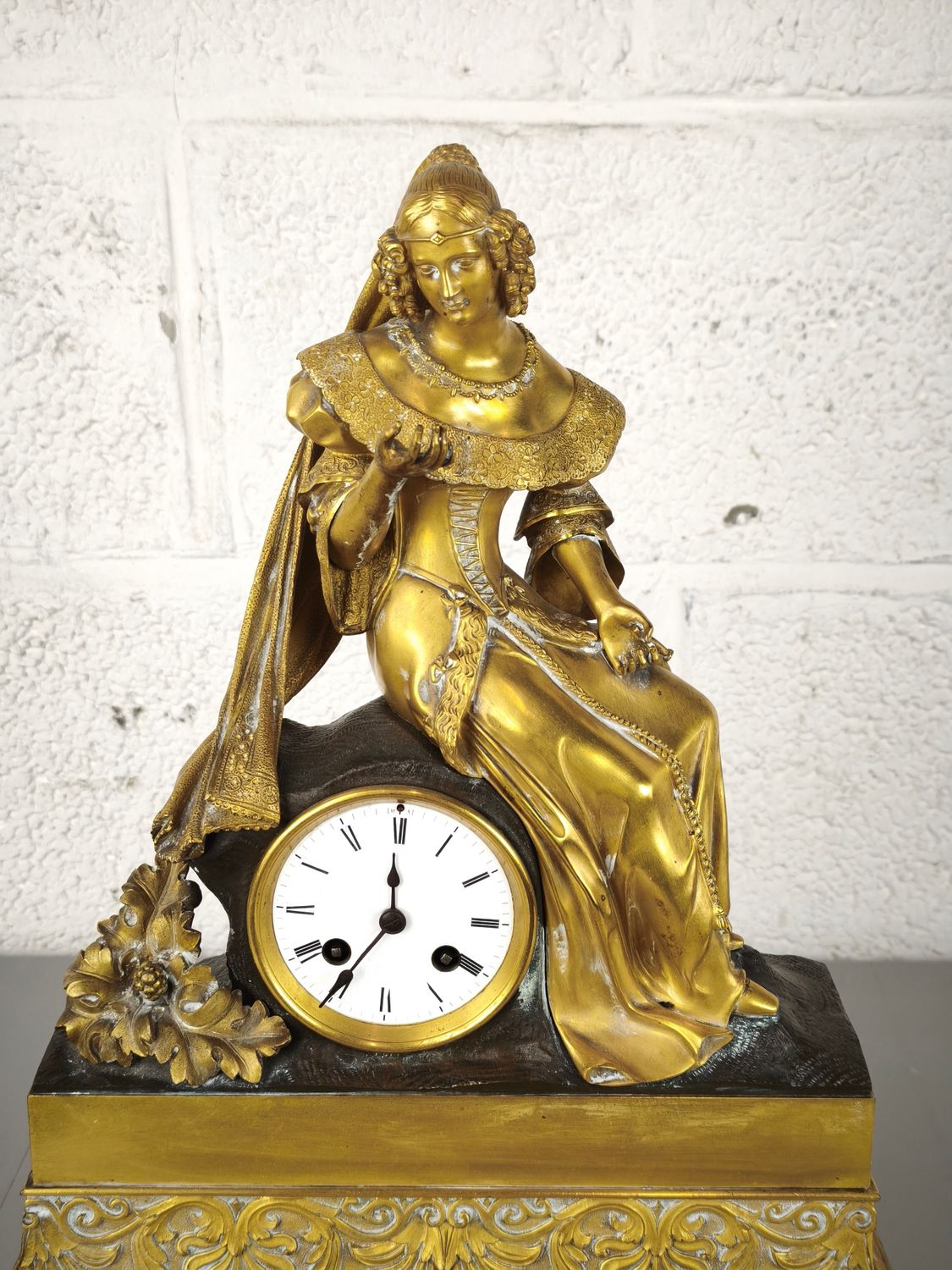 Antique gilt bronze mantel clock