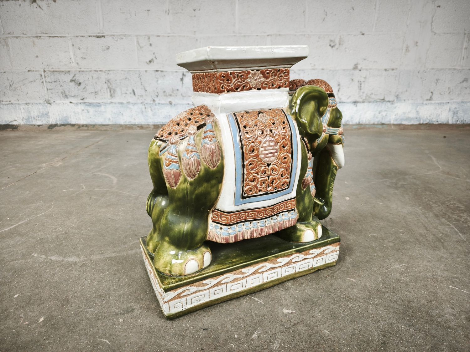 Porcelain elephant plantstand