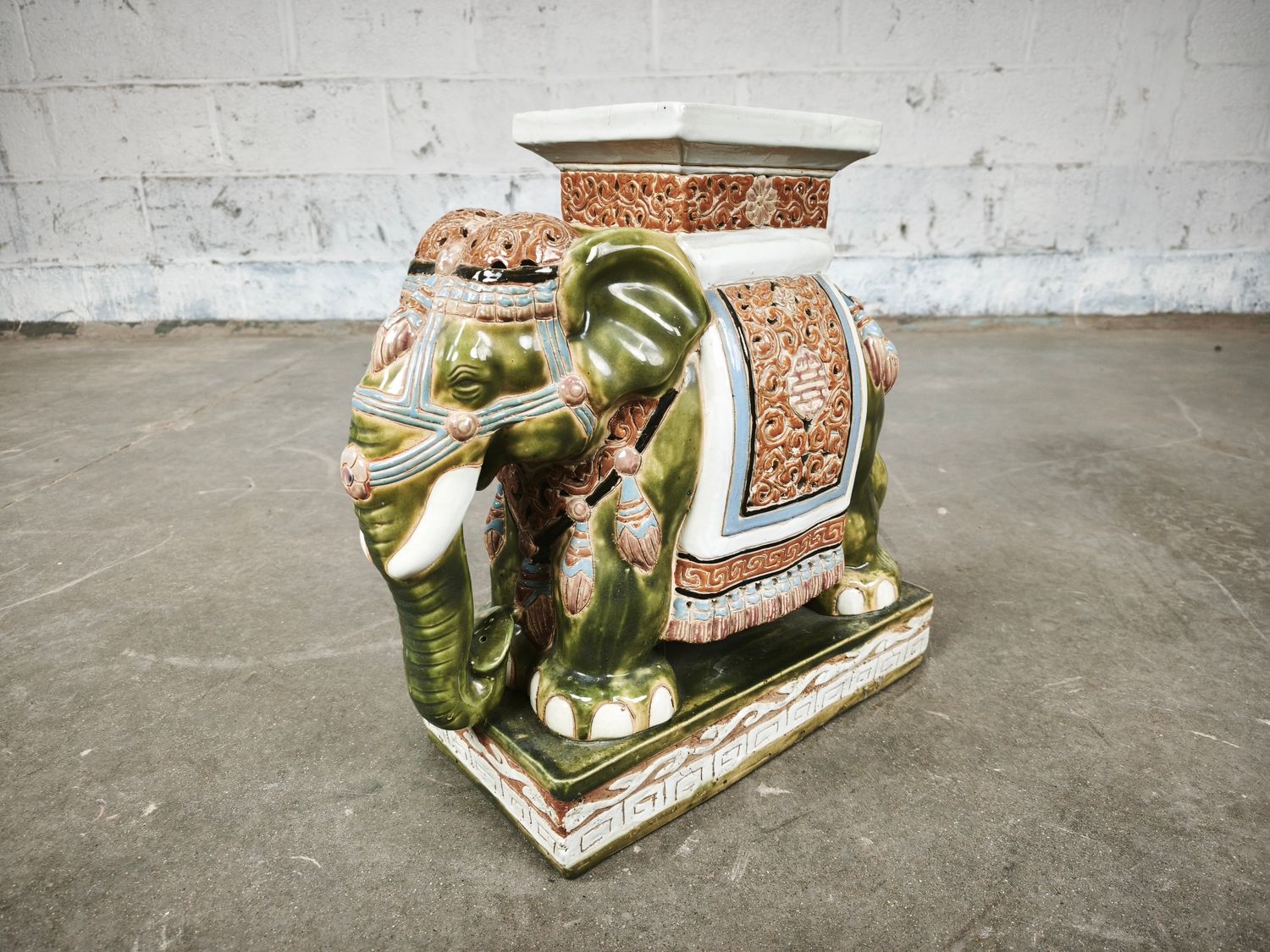 Porcelain elephant plantstand