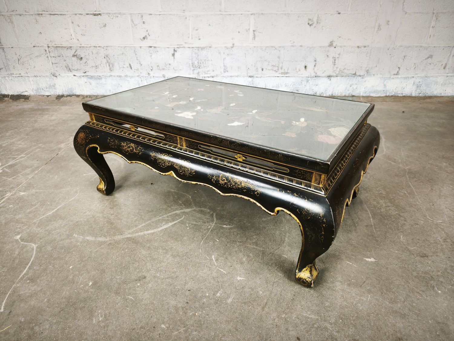 Chinese coffee table with soapstone figures