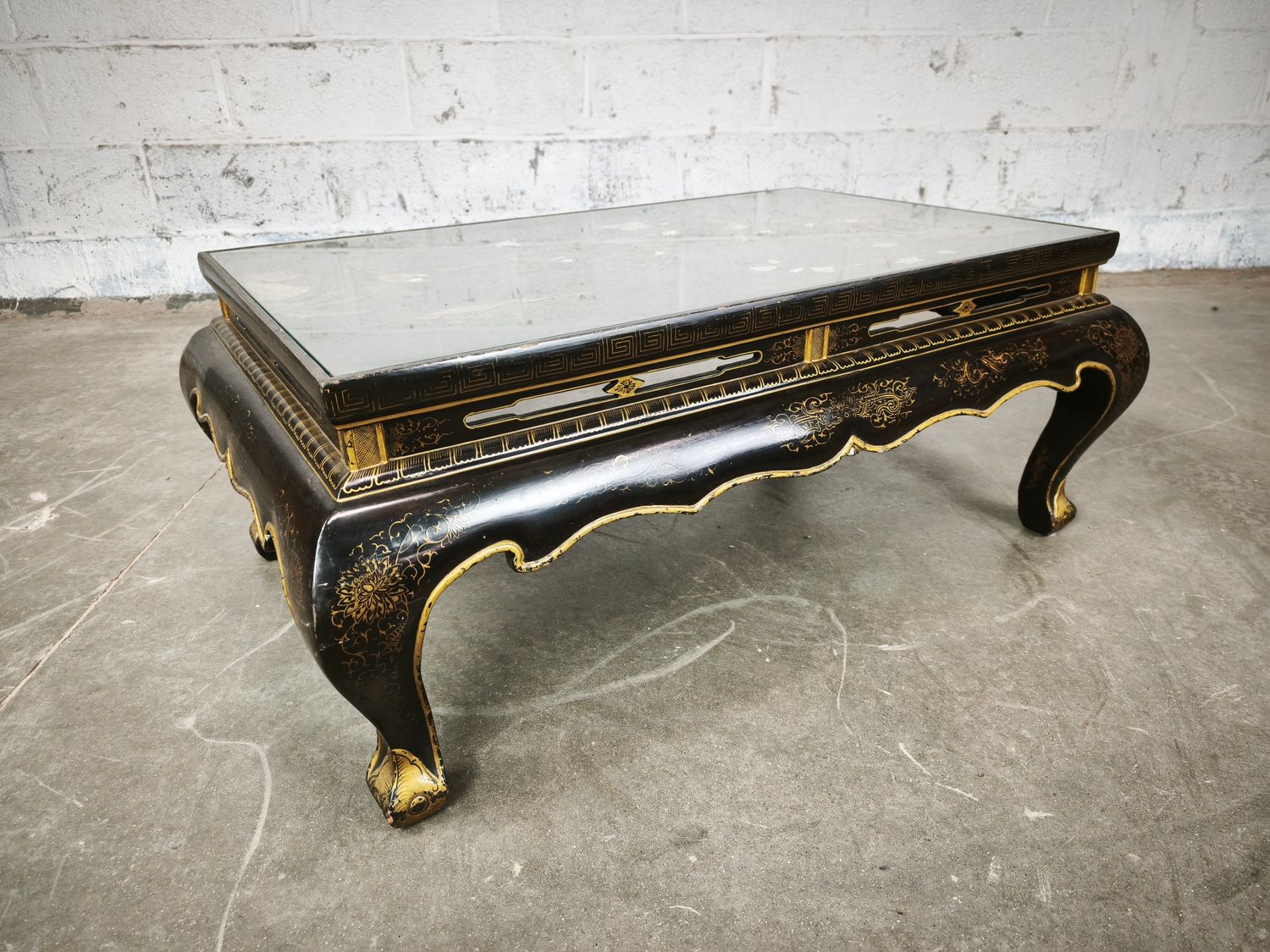 Chinese coffee table with soapstone figures