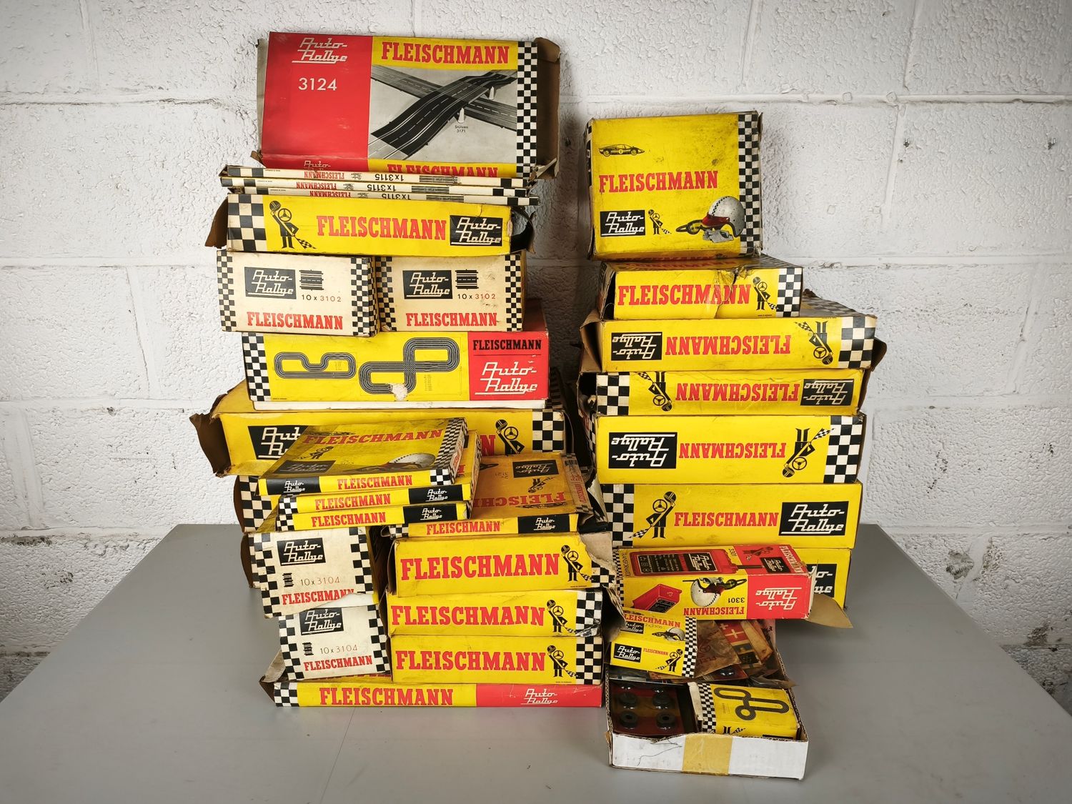 Large lot of Fleischmann auto-rallye tracks