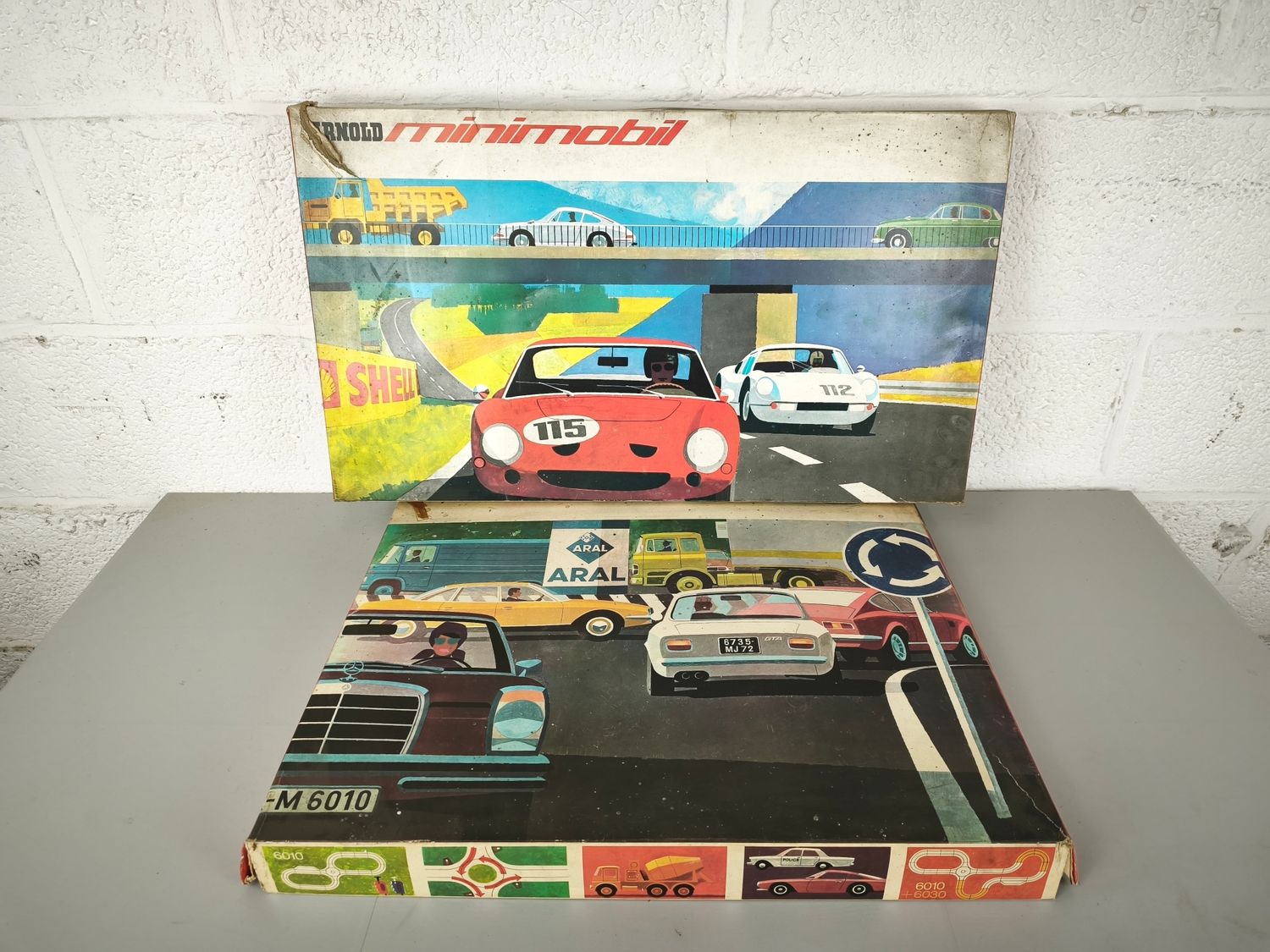 2 Arnold minimobil race tracks incomplete