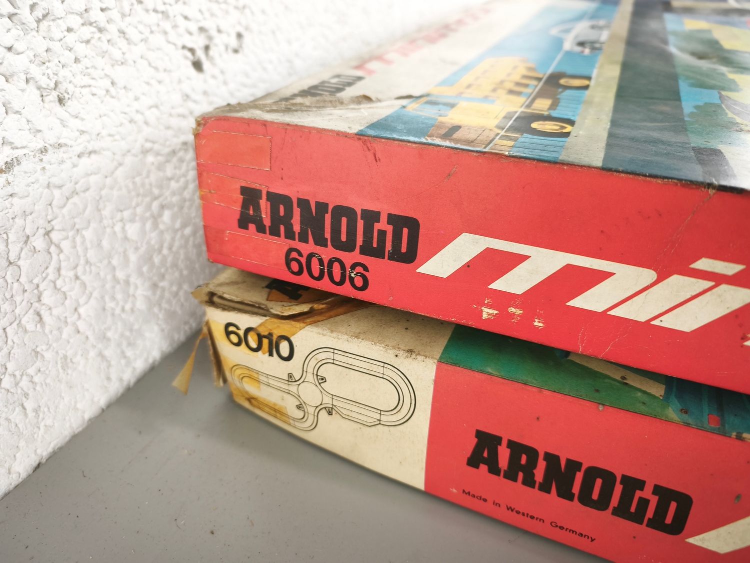 2 Arnold minimobil race tracks incomplete