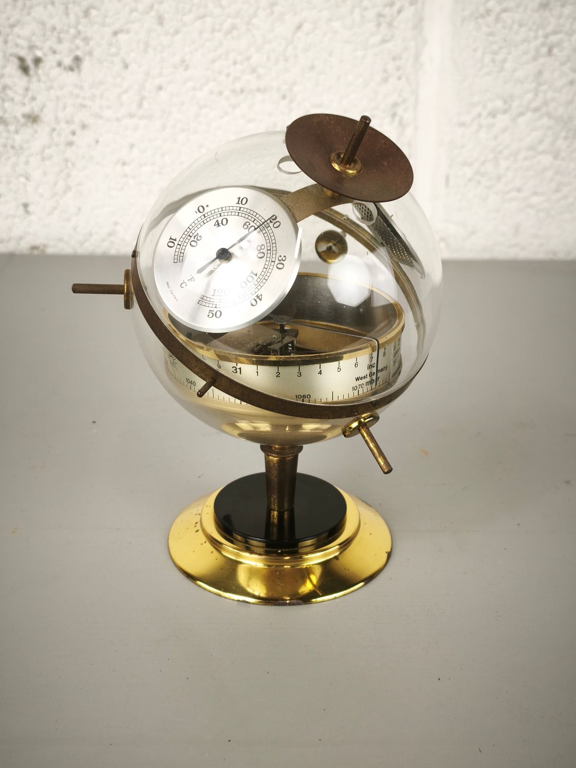 Vintage spoetnik weather station