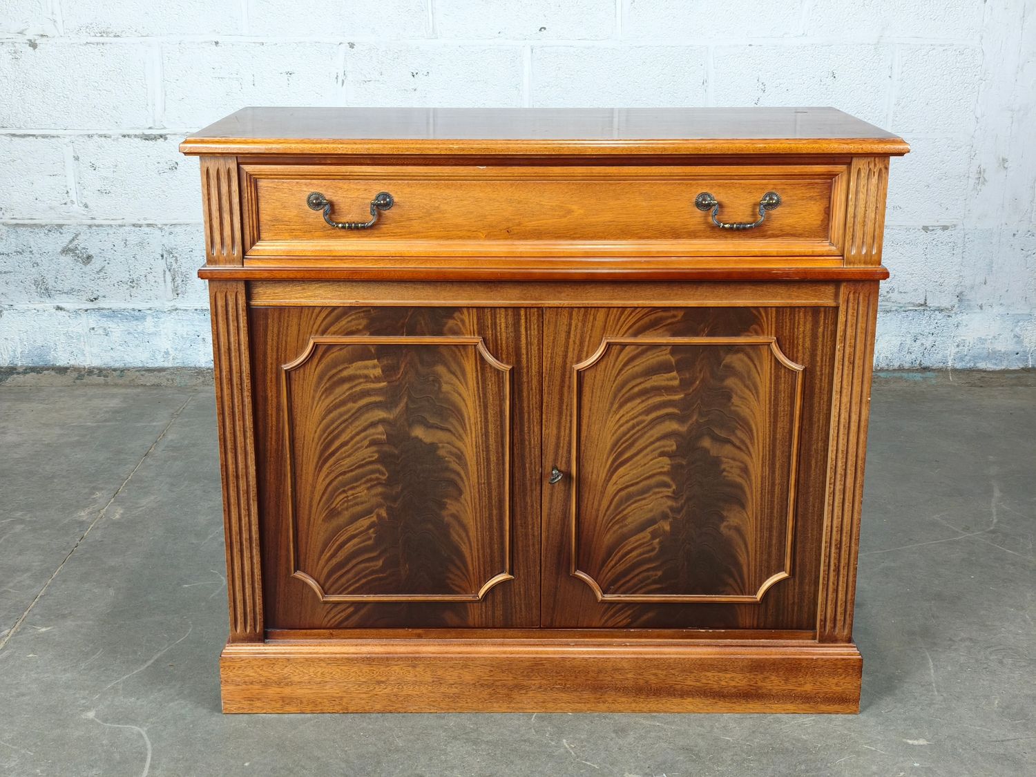 Music cabinet for a recordplayer