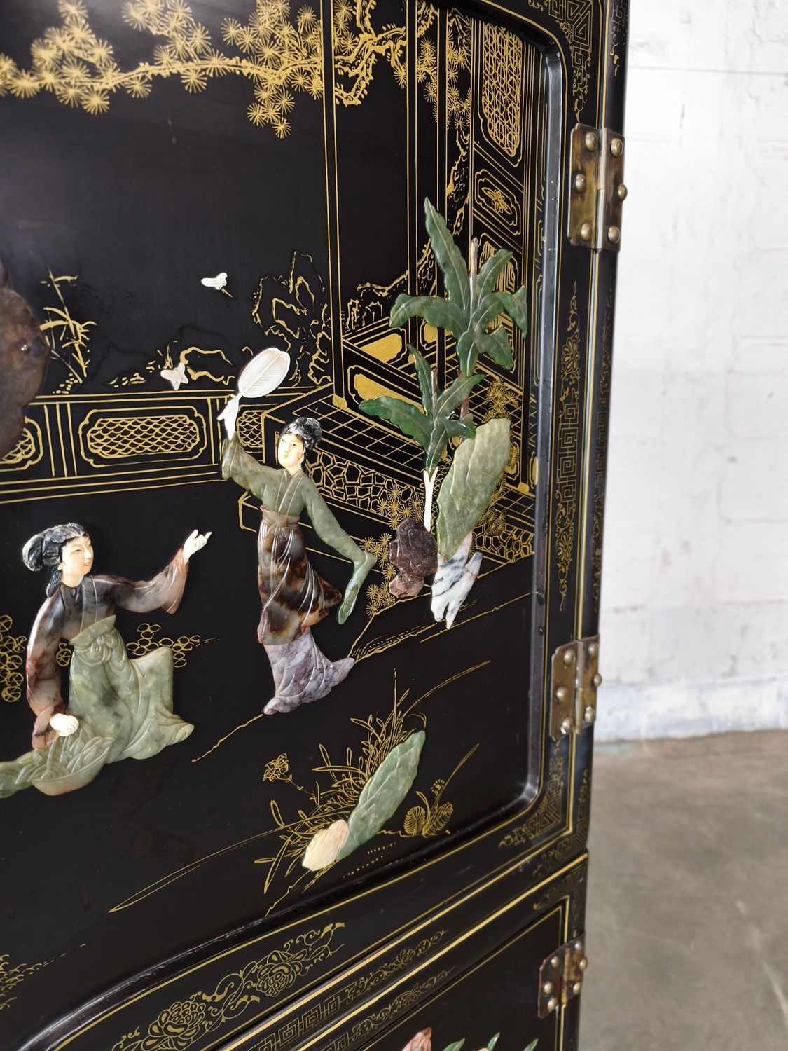 Chinese cabinet with soapstone figures