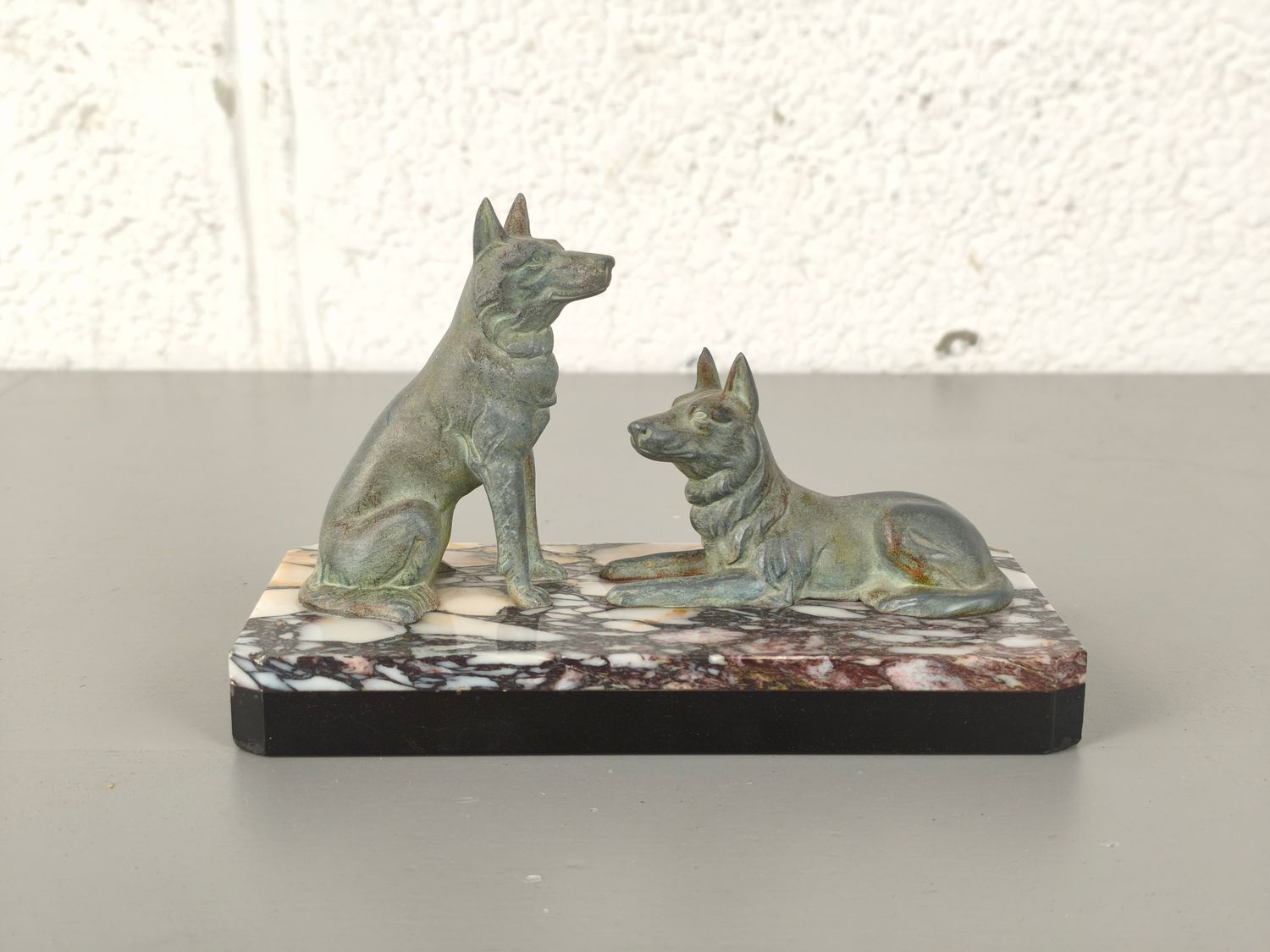 Zamak statue of 2 dogs