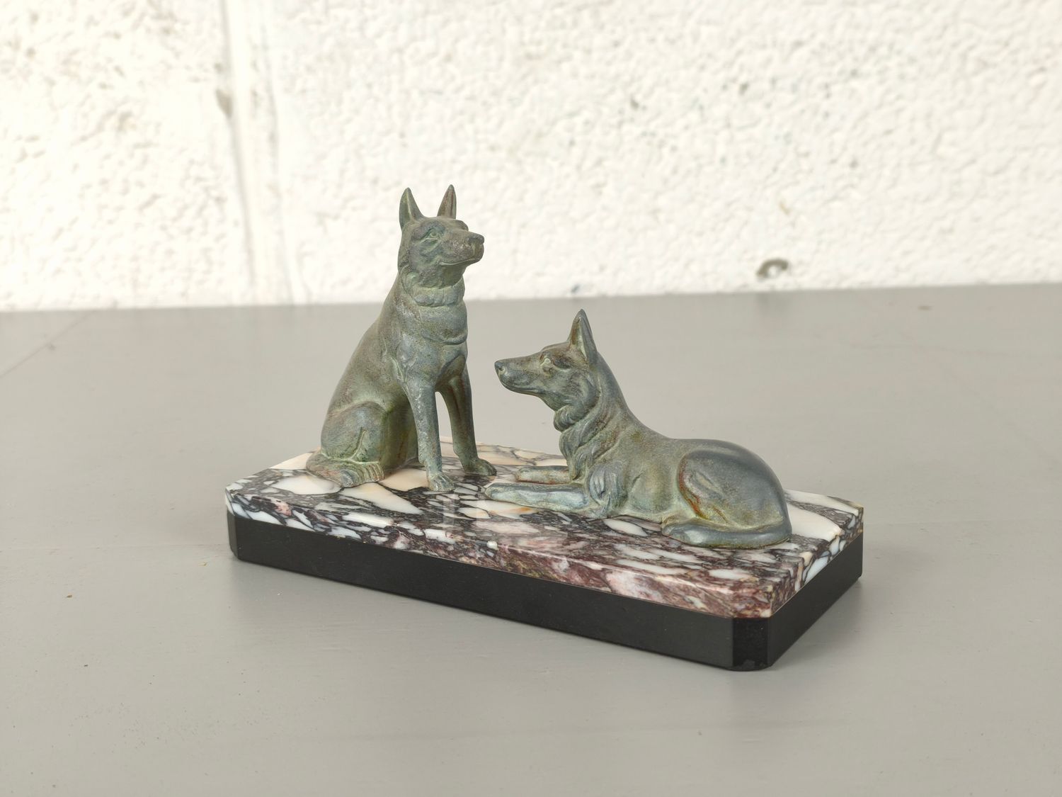 Zamak statue of 2 dogs