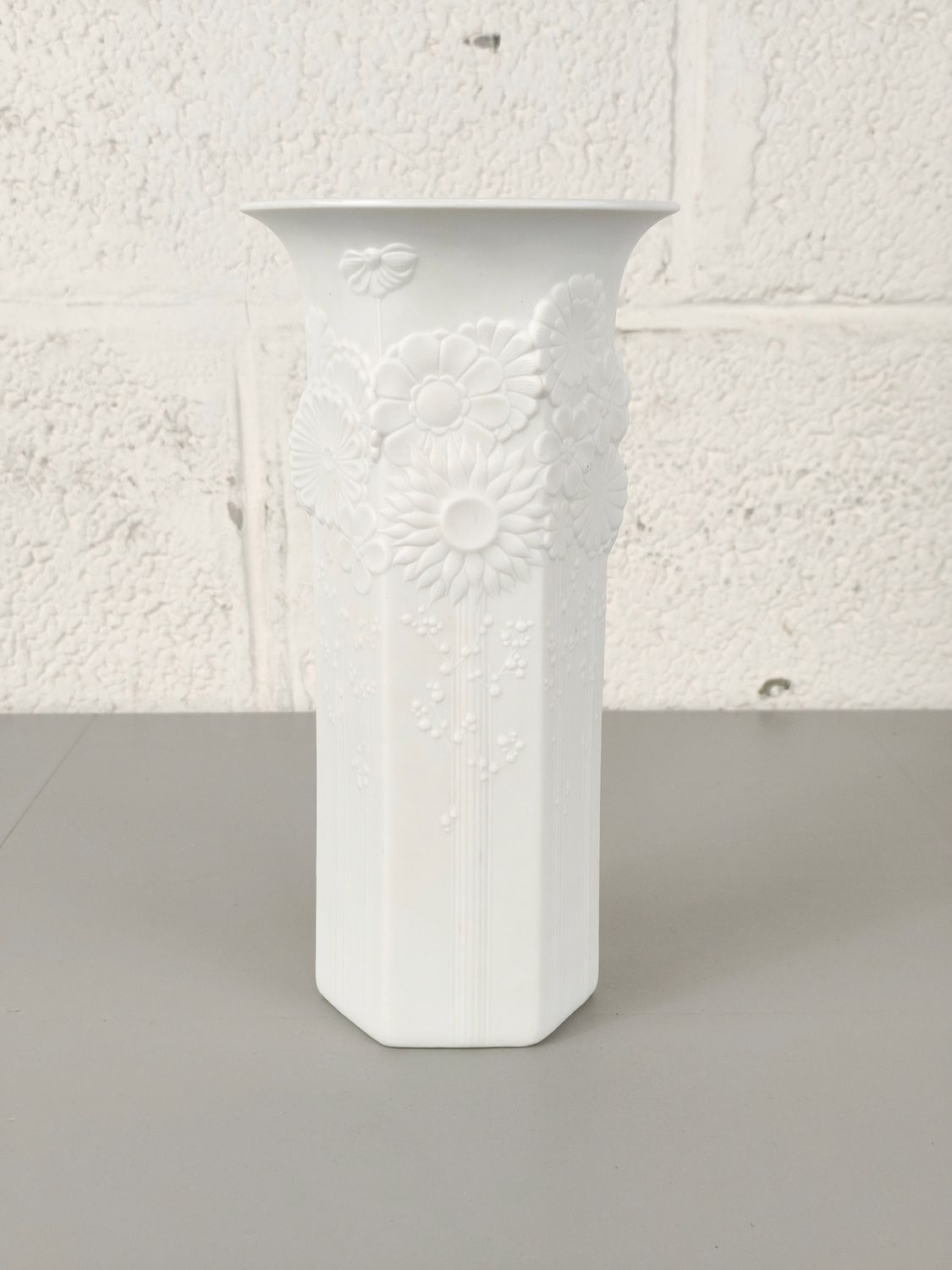 Vintage white bisque Kaiser vase