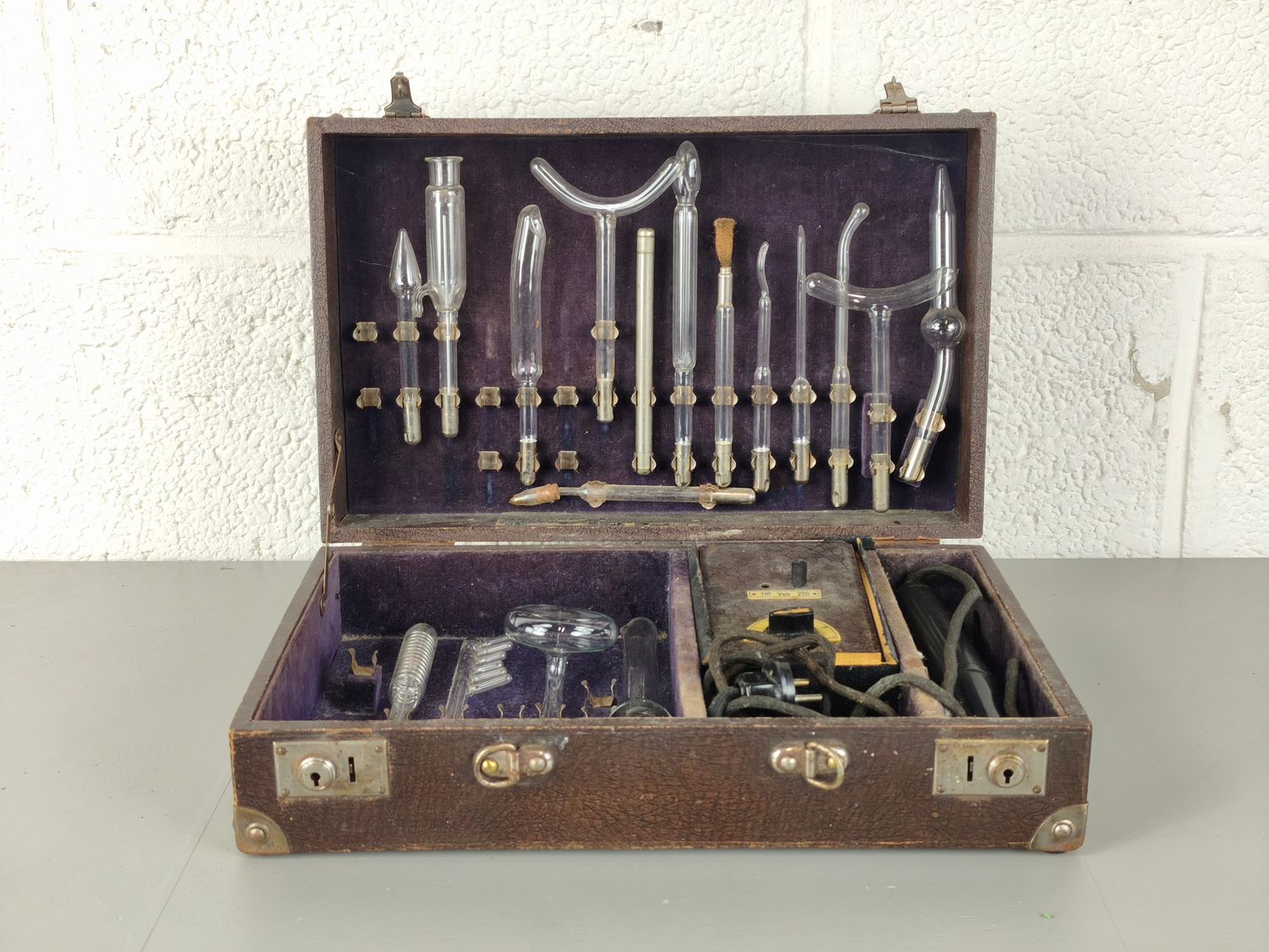 Old electrotherapy case