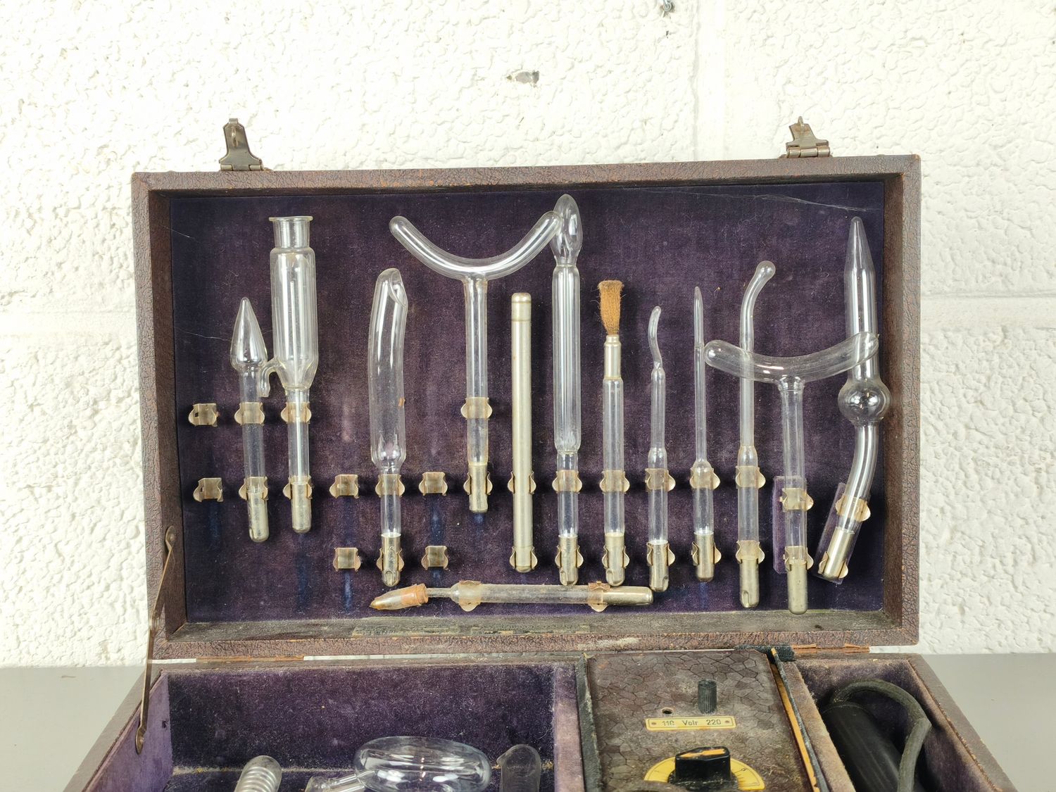 Old electrotherapy case