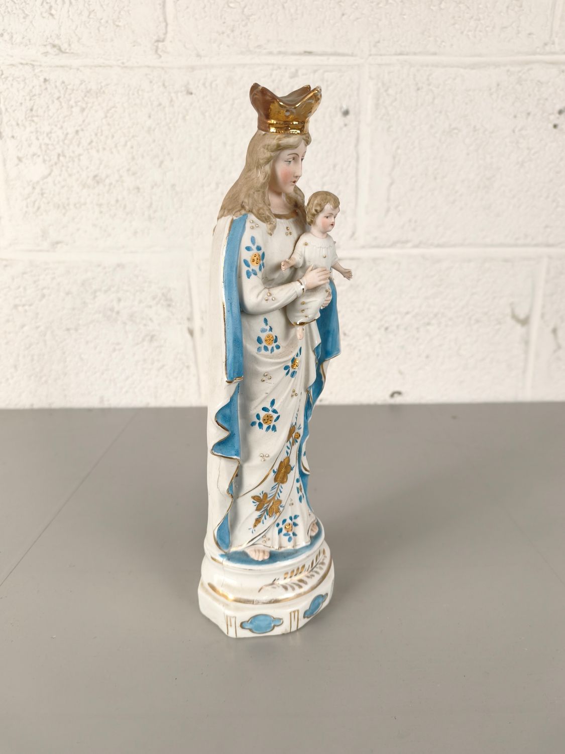 Biscuit statue of Mary