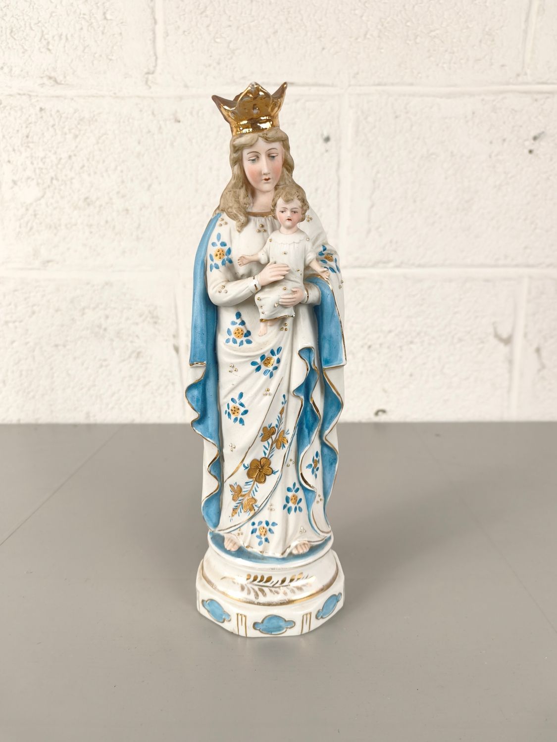 Biscuit statue of Mary