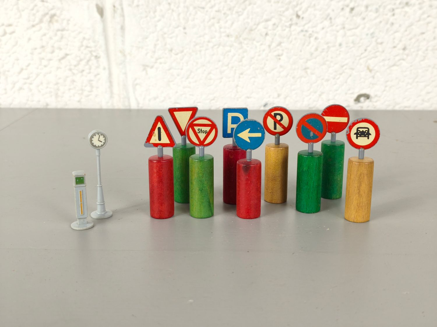 Schuco Varianto traffic signs