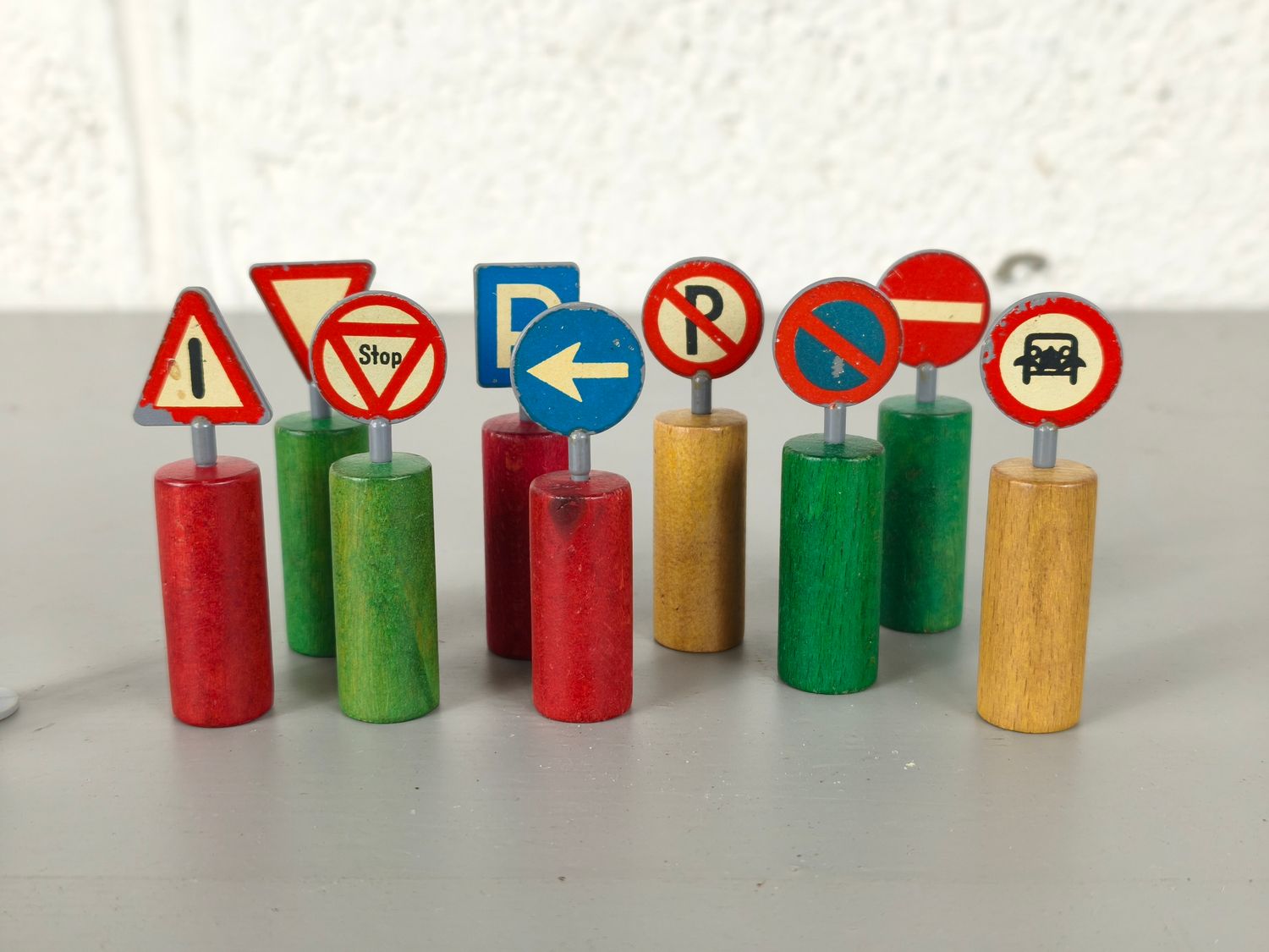 Schuco Varianto traffic signs