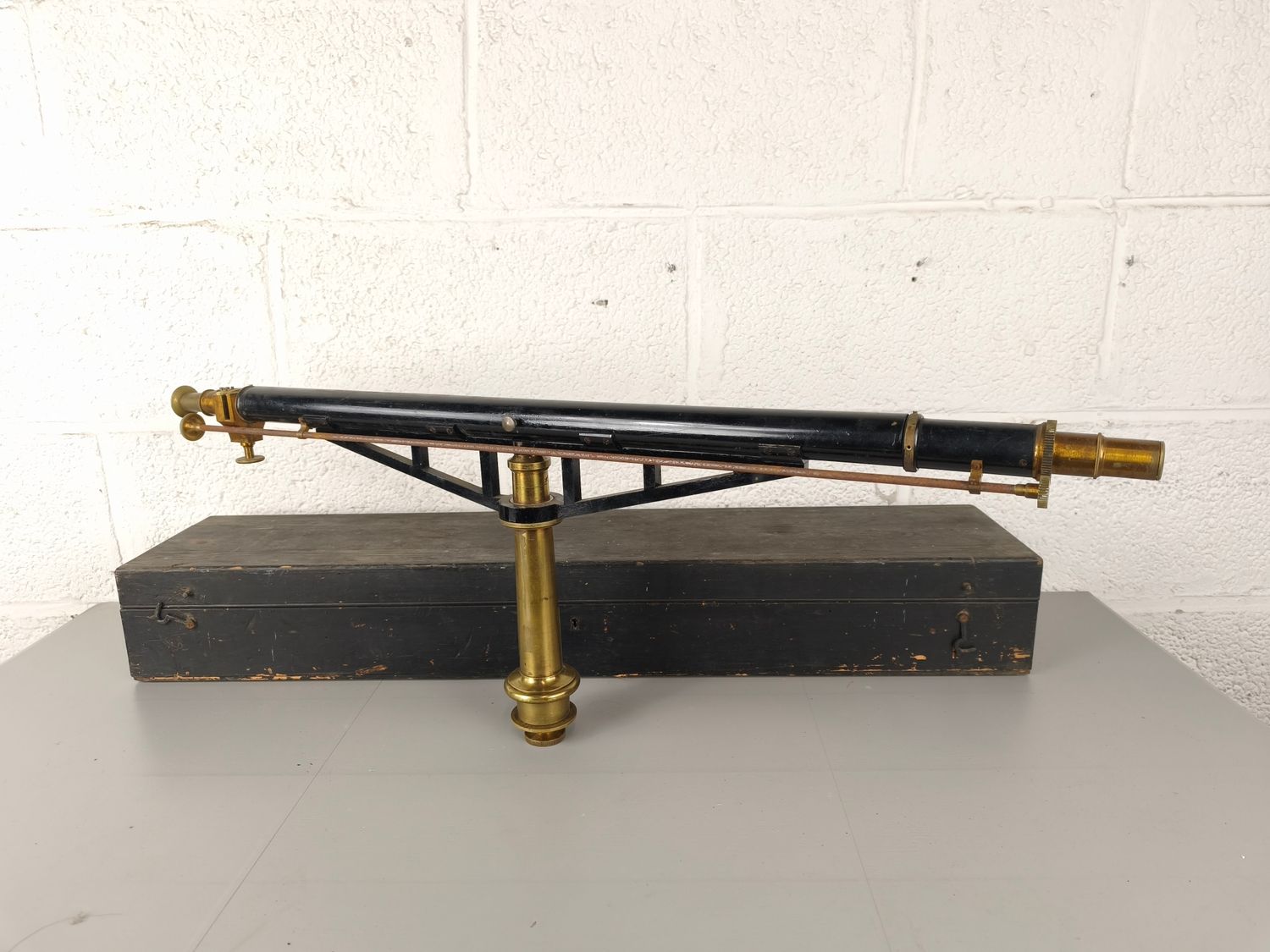 Antique saccharimeter