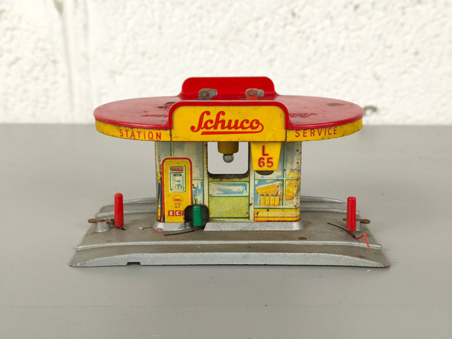 Schuco Varianto gas station