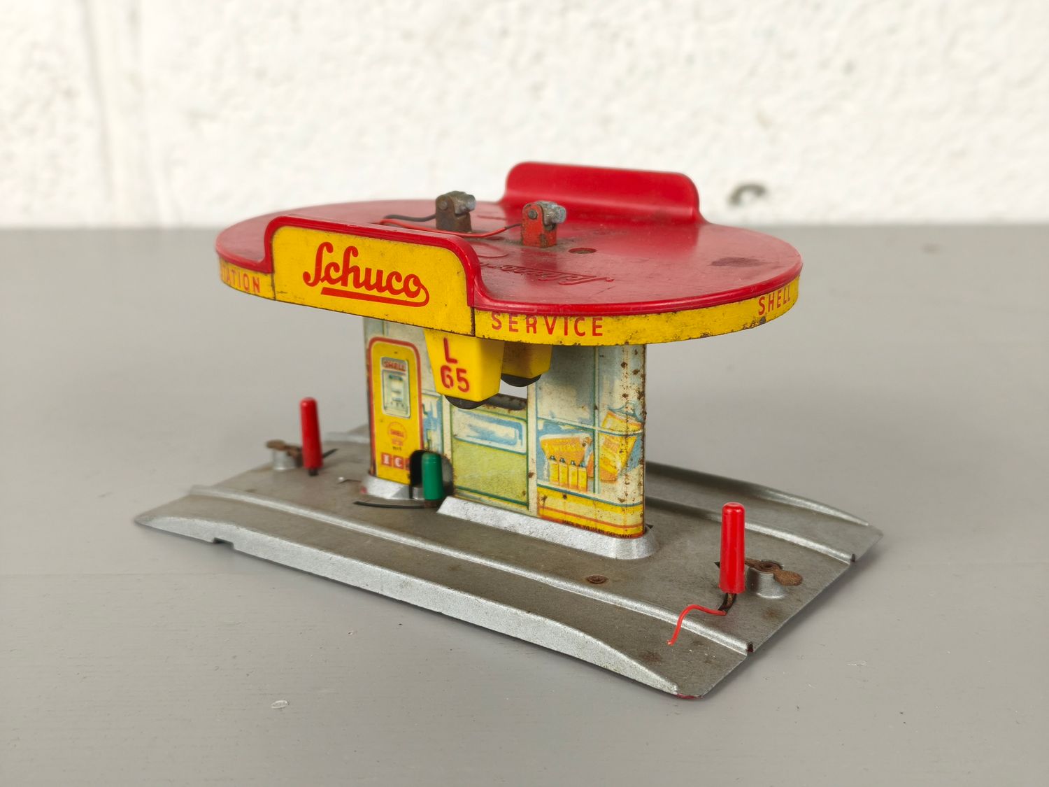 Schuco Varianto gas station