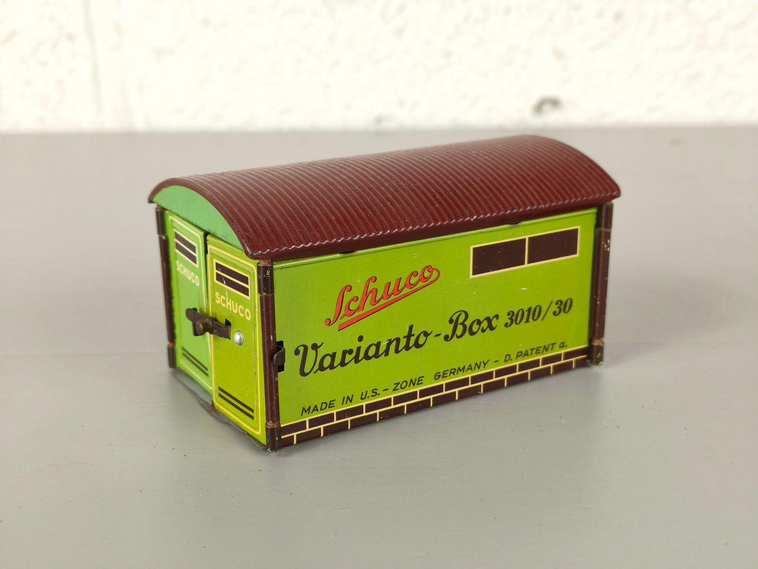 Schuco Varianto garage