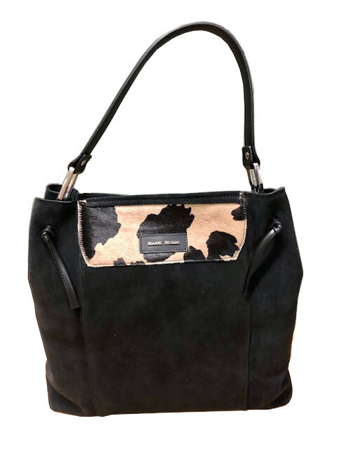 Carol J Schoudertas by Gianni Notaro