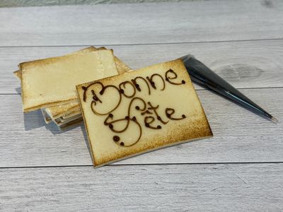 Ajoutez un plaquette de pâte d&#39;amande sur votre gâteau