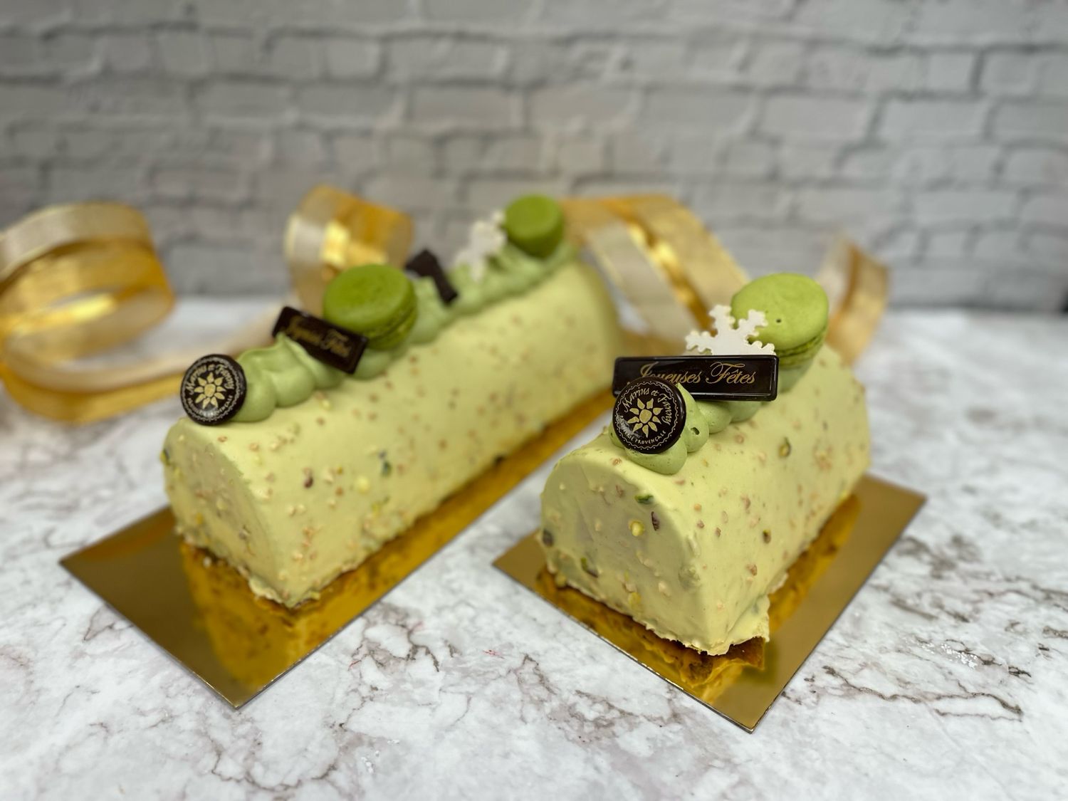 Bûche pistache framboise