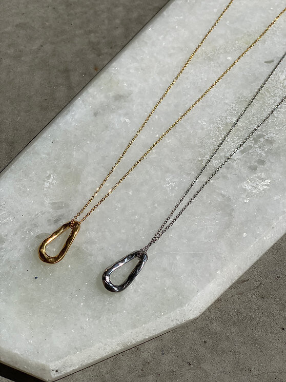 Rocky Rosa Lois Necklace