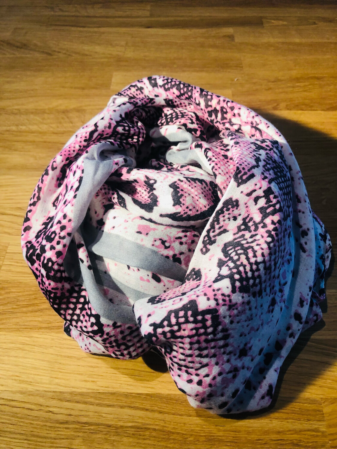 Sjaal roze slangenprint