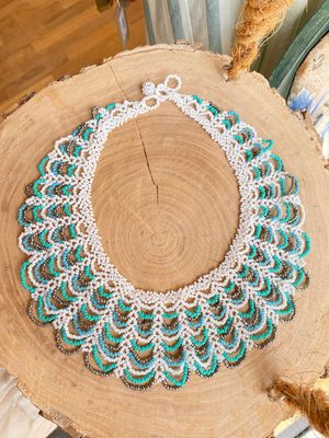 Collane, orecchini, bracciali con perline 