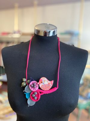 Collana resina e feltro