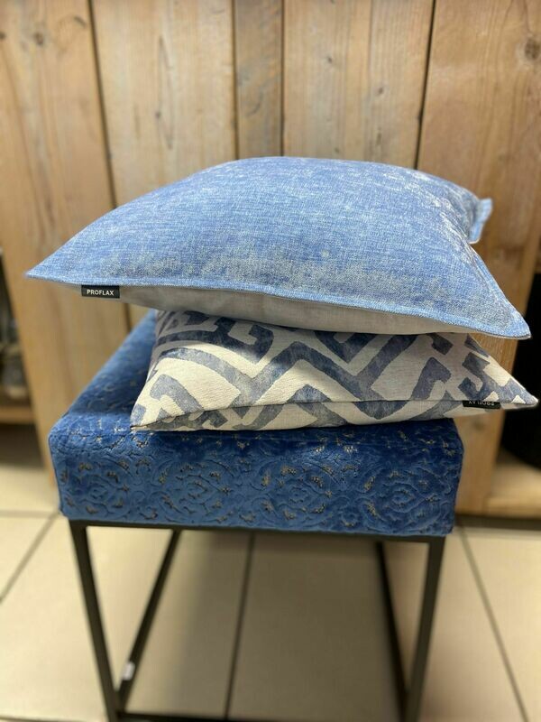 Hocker mit Samtbezug (ohne Kissen) Hocker mit Samtbezug (ohne Kissen)