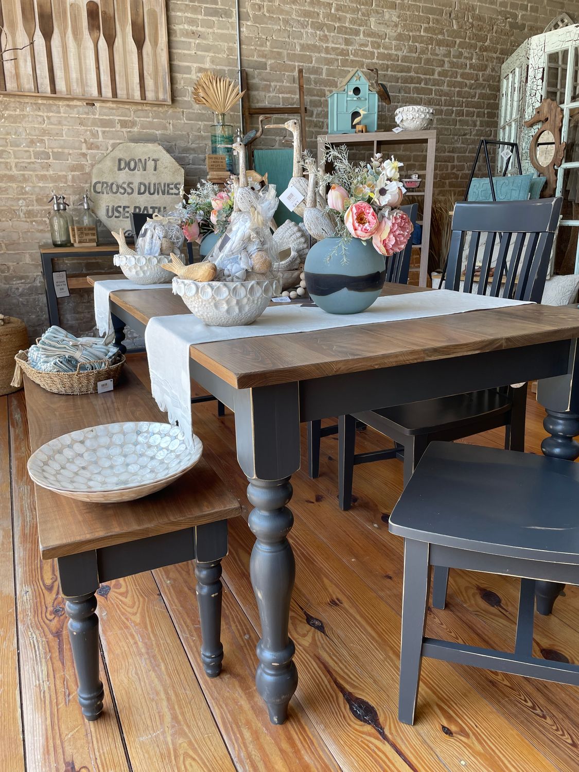 AB 6&#39; Turned Table w/Bench