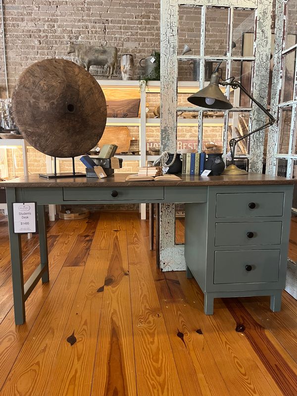 AB Students Desk