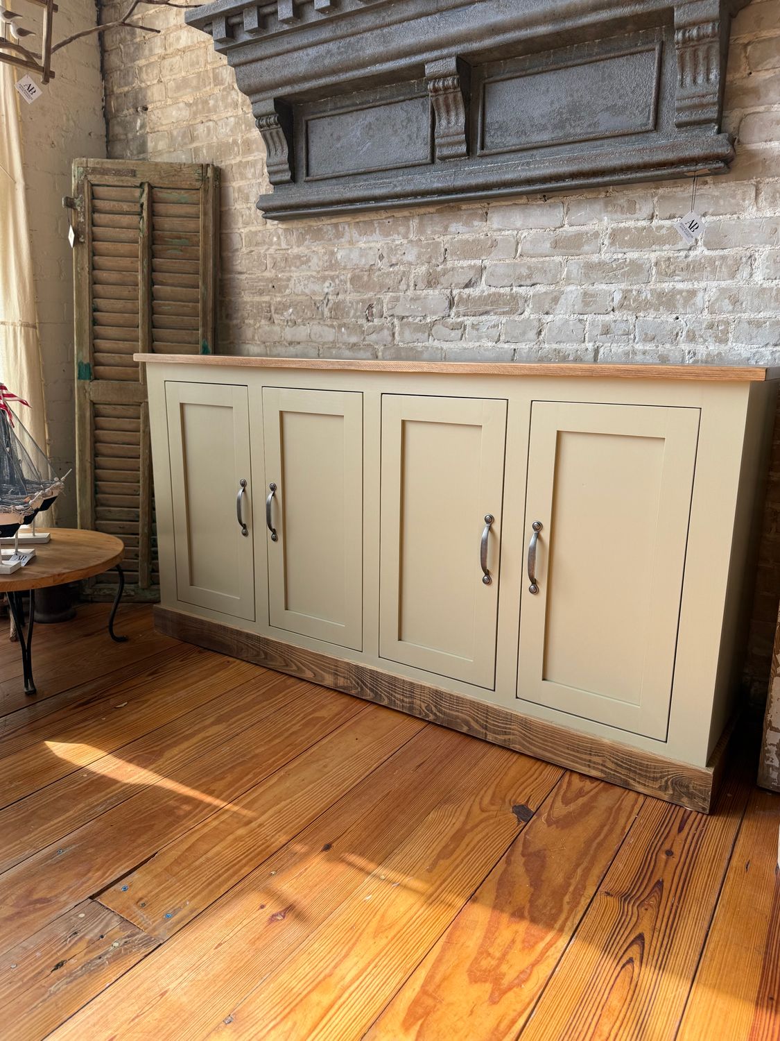 AB Amelia Console