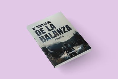 Al otro lado de la balanza / Adrián Díaz Barea