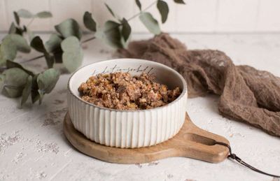 Herzstück - Wild mit Topinambur, Petersilienwurzel, Birne und Preiselbeeren 200g
