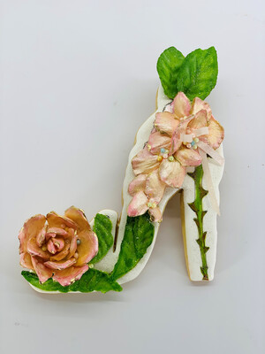 Derby Rose Shoe 01