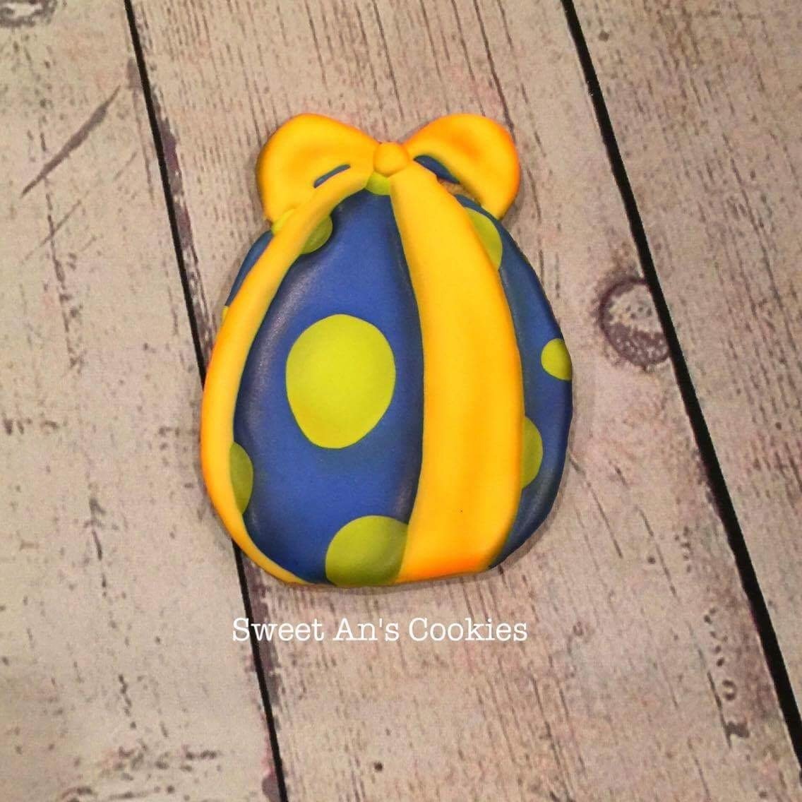 Egg w/Bow 01
