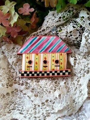 Teri Birdhouse 05